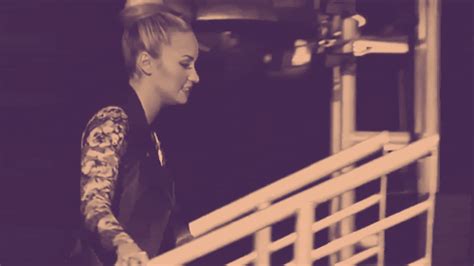 Post all the x factor gifs you find/make here. Dansen Artiesten Demi Demi Lovato Gif Kelly Rowland De X ...