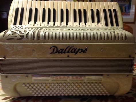 Looks to me like a bass 120 accordion. Dallapé Organtone (1960s) Italy
