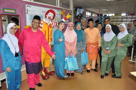 1 universiti kebangsaan malaysia medical. Program Bingkisan Aidilfitri 1440H/2019, Hospital Canselor ...