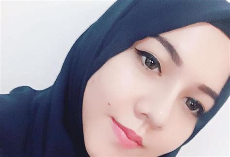 Ratu rizky nabila mengunggah foto bersama maia estianty. Siap Hijrah, Ratu Rizky Nabila Geluti Bisnis Hijab ...