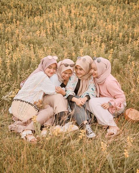 670 gambar cewek berjilbab cantik banget terbaik di 2020 jilbab. Foto Cewek2 Cantik Lucu Berhijab Buat Quotes : Foto Cewek2 ...