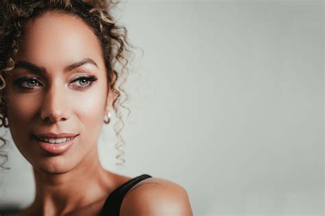 Leona louise lewis (born 3 april 1985) is a british pop singer. Leona Lewis's favourite songs