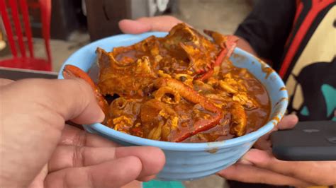 Tak hanya kerupuk saja, isian seblak di kedai ini cukup beragam. Makan Seblak Pakai Kepiting, Pencinta Pedas Wajib Coba ...