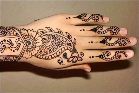 100 gambar henna tangan yang cantik dan simple beserta demikianlah gambar henna tangan yang simple dan cantik bagi kamu yang sedang mencari desain henna menarik dan cantik. Menakjubkan 24+ Gambar Henna Mudah - Sugriwa Gambar