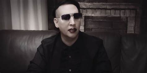 Tim burton mně dokázal opět vtáhnout do děje, ale myslím, že zásluhy za to má i originální a povedený příběh. Marilyn Manson Releases 'Cry Little Sister' Cover - The ...