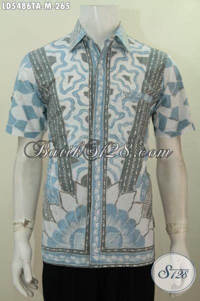 Bagi orang tua yang sibuk, saat ini tidaklah sulit untuk mendapatkan baju seragam pramuka terbaru untuk anaknya. Baju Kemeja Batik Lengan Pendek Seragam Kerja Motif Klasik ...