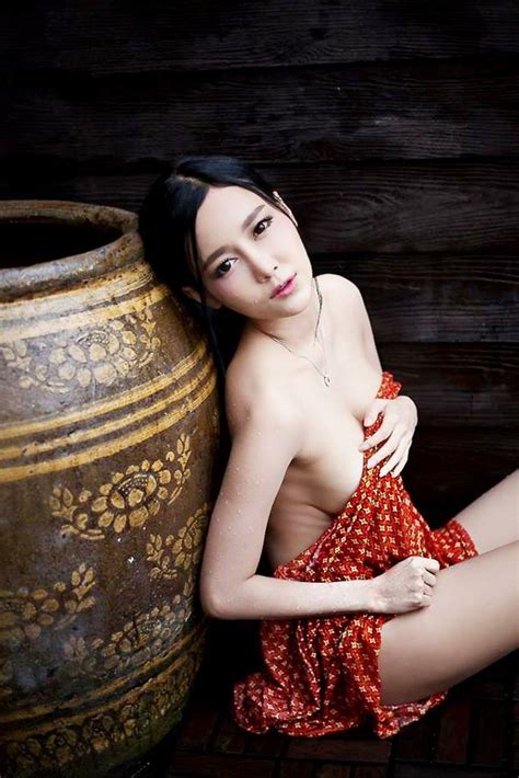 Selain itu, posenya yang memperlihatkan body goals soraya membuat netizen gagal fokus. Madusha Ramasinghe | Facebook