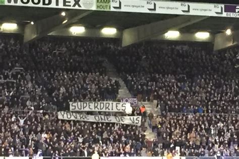 Kv mechelen is als winnaar uit de bus gekomen uit de eerste van twee confrontaties in vier dagen met beerschot. Beerschot Wilrijk steekt via een spandoek de draak met de ...