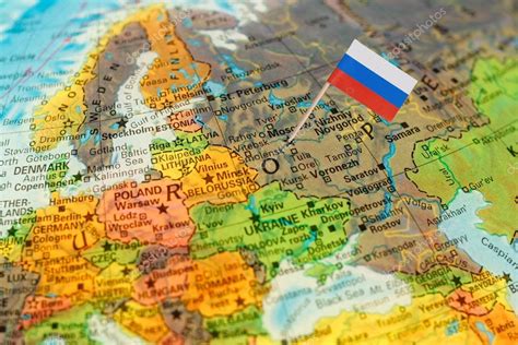 Karte von russland mit den wichtigsten verkehrswegen. Globus Karte Detail Russland mit russischer Flagge ...