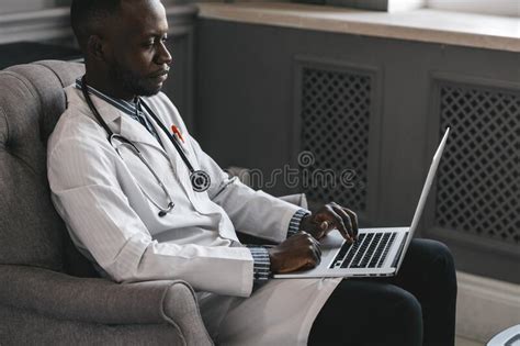 Find the perfect virtual doctor appointment stock illustrations from getty images. Telehealth With Virtual Doctor Appointment And Online ...