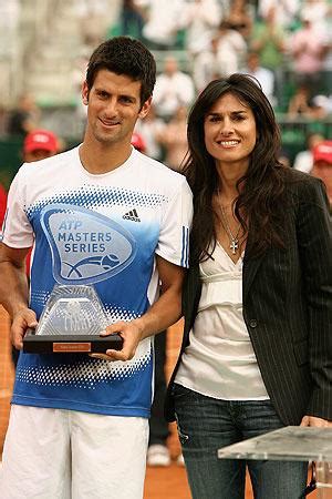 Novak djokovic shakes his head at lorenzo musetti's brilliance after another thrilling point. Galeries photos Novak Djokovic avec Gabriela Sabatini Rome ...