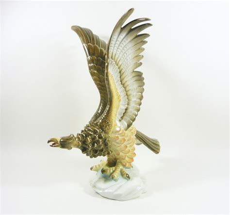 Der vogel hat ähnlichkeiten mit einem adler und mit einem falken (falco rusticolus. Herend - Vogelfiguurtje Predator Turul 34 cm - Porselein ...