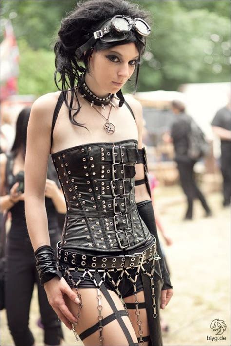 Bekijk goth teen tattoed lapdancer op xhamster.com! Steampunk girls with nice curves in 2019 | Steampunk ...