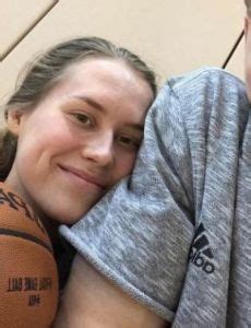 We would like to show you a description here but the site won't allow us. Who is Lauri Markkanen dating? Lauri Markkanen girlfriend ...