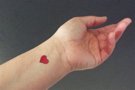 Over time, tattoos have lost much of their stigma and many people consider them a form of art, but it's still possible to get a tattoo you regret. 20 Temporary Tattoos Small Red Hearts / Fake Tattoos / Set ...