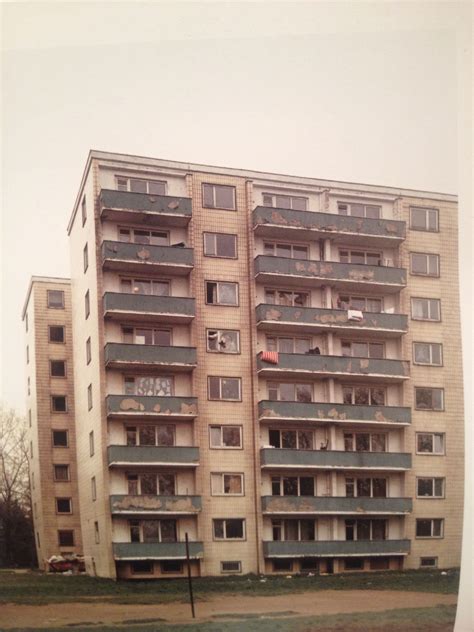 Hausnr.1 liegt im zentrum von leeste und bietet frische, moderne und großzügige räume, hier sind babys, kinder und teenager, frauen und männer sowie senioren willkommen. Haus Nr. 9 1- Thomas Ruff 'Haus Nr. 9 1 is about the ...