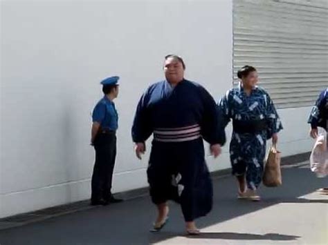 20130315 tiyonokuni vs masunoyama 千代の国 舛ノ山 sumo basho. 舛ノ山の会場入り 2012年9月14日 - YouTube