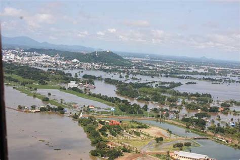 Thailand Flooding Photos Albums 2011: Nakhon Sawan