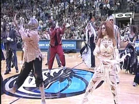 Watch as the dallas mavericks dancers and mavs maniaacs shimmy and shake as the mavs beat the lakers jan. Mavs Maniaacs Thriller - YouTube