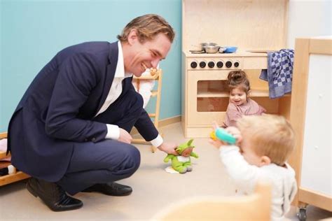 Het departement krijgt een extra staatssecretaris. Vertrek Van 't Wout tegenslag voor kinderopvangsector ...