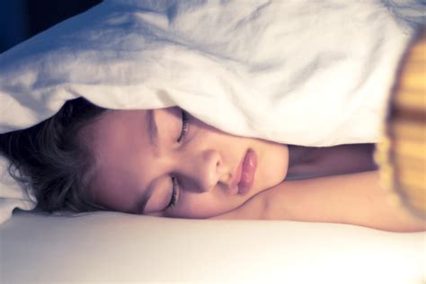 Kami grosir bantal guling silikon. 11 Manfaat Tidur Tanpa Bantal yang Menyehatkan