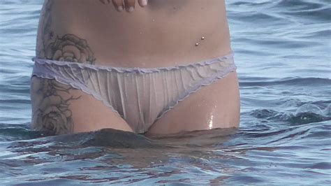 Celebrities see through camel toe. Beautiful Beach Voyeur Bottomless Girl - Sexy Candid Girls