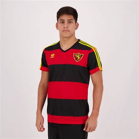 Campeão brasileiro de 1987, da copa do brasil de 2008 e o maior do nordeste. Camisa Adidas Originals Sport Recife 110 Anos - FutFanatics
