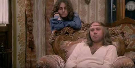 C'è ironia e simpatia per i personaggi, anche i più buffi, non c'è mai volgarità. Tutti i migliori film di Carlo Verdone