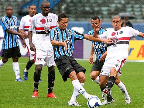 Hoje a partir das 19h00 (de brasília) você vai acompanhar o jogo entre grêmio x são paulo ao vivo pelo brasileirão série a com transmissão do canal sportv e premiere. Globoesporte.com > Futebol - CONFRONTO - Grêmio X São ...
