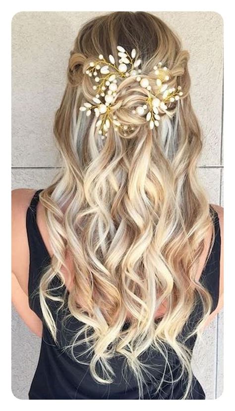 Curled hairstyles are super trendy right now! 82 Graduation Hairstyles That You Can Rock This Year