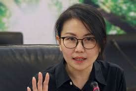 Nicole wong siaw ting created history in mca's leadership elections yesterday when she became the party's first woman youth chief. Penentang Jawi dapat tempat utama dalam kerajaan Perikatan ...