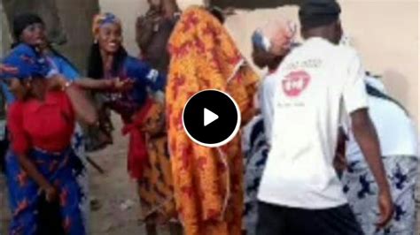 Kalli wani rashin mutunci mata yadda suke tsirara. Kukalli yanda sike cin mata tsirara kokunya basuji - YouTube