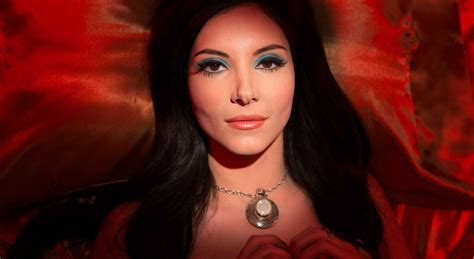 Elaine, a beautiful young witch, is determined to find a man to love her. Electric Shadows