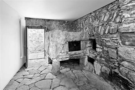 This house lies in the heart of the old town, next to the central square, in the centre of rethymno. Old Country Mansion - Modern Architecture