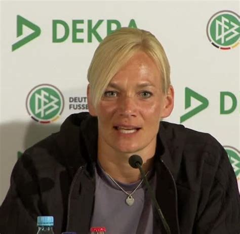 Bundesliga'da hertha berlin ile werder bremen arasında oynanan maç bir ilke sahne oldu bibiana steinhaus, bundesliga'da maç yöneten ilk kadın hakem olarak tarihe. Bibiana Steinhaus: Am Sonntag pfeift sie ihr erstes ...