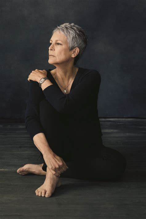 Jamie lee curtis light grey pixie cut with layered bangs. Jamie Lee Curtis Spills Her Inspiring Confidence Secrets ...