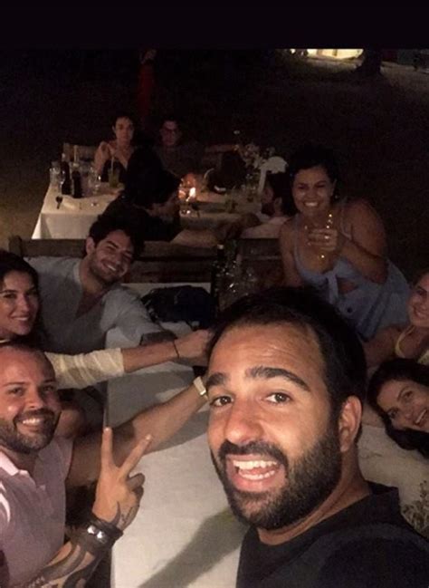 Veja imagens de alta qualidade seguindo a etiqueta '#guilherme mussi namoradas'. Rebeca Abravanel e Alexandre Pato passam o final de ano ...