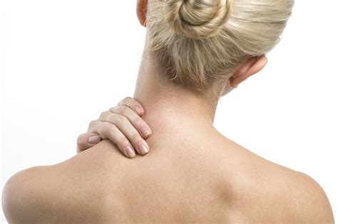 Si inclinas el cuello hacia el lado izquierdo, podrás notar al. Dolores Cervicales - FAST FITNESS