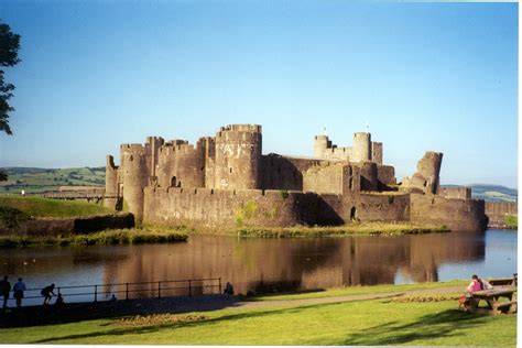 Travellers are attracted to wales because of its beautiful landscape. Wales | Reisinspiratie.info