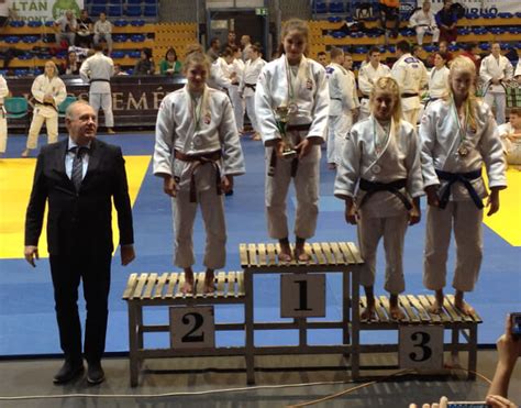 Ozbas szofi hun yeksan ayten tur 1 0 63kg cadet european championships sarajevo 2018 bronze. Özbas Szofi országos bajnok | Ceglédi Városi Televízió