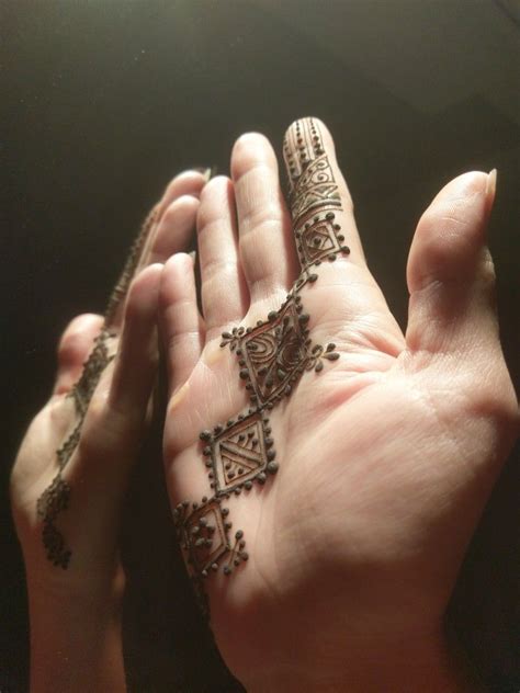 A woman was left with horrific blistering to her hands after suffering a severe reaction toa henna tattoo she got done in morocco. Henna hand, Morocco | Hand henna, Henna hand tattoo, Hand tattoos