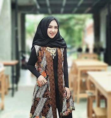 Daftar isi  hide 1 contoh model baju kerja wanita modis chic simple terbaru. Model Baju Atasan Sasirangan Wanita Modern : Model Baju ...