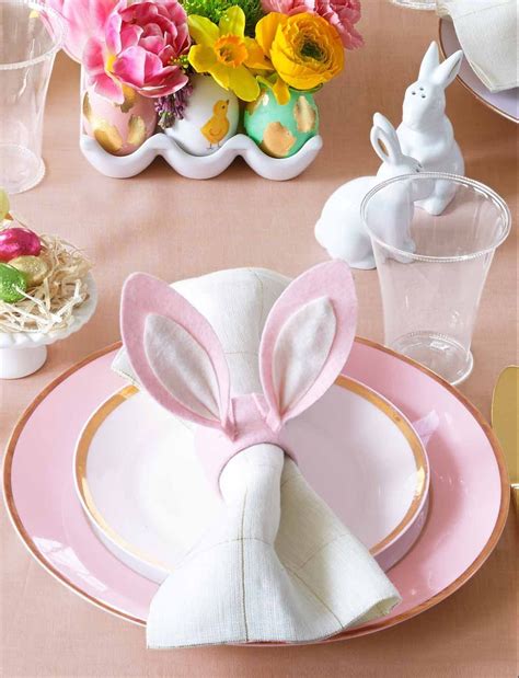 Burlap bunny ears diy napkin ring from uncommondesignsonline.com. Cute Ideas for Easter Table Settings | DIY Easter Centerpieces