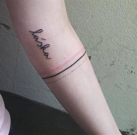 J / k, ne všechna tetování mají za sebou význam. Tetovací metoda handpoke může být bolestivější než ...