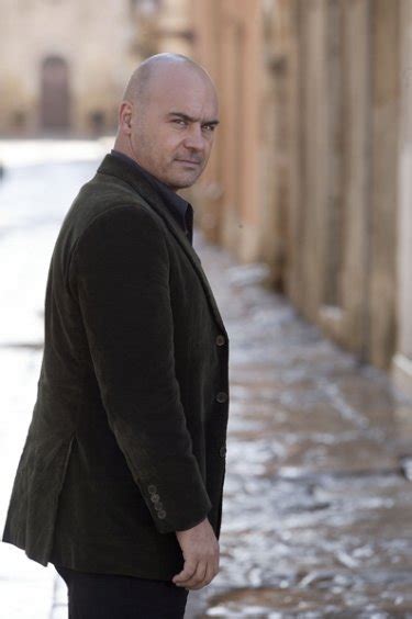 A guide listing the titles and air dates for episodes of the tv series il commissario montalbano. Il commissario Montalbano: Un covo di vipere stasera su ...