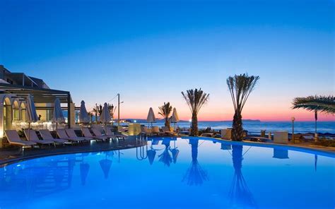 Zo is er een zwembad met glijbanen, een spa center, diverse restaurants en bars en entertainment. Hotell Sentido Aegean Pearl, Rethymnon stad | apollo.se