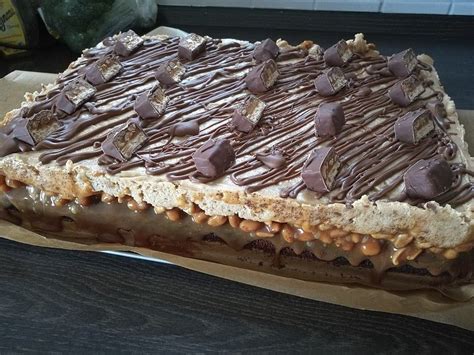 Das liegt natürlich an der leckeren erdnussbutter, die schon eher ein mus ist, als eine butter. Snickers-Kuchen von Flino | Chefkoch | Snickers kuchen ...