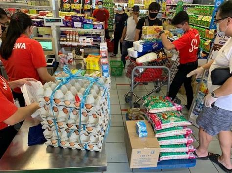 Senarai syarikat yang memberi sumbangan. IFS menyumbang bahan keperluan makanan kepada petugas ...