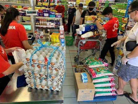 Senarai syarikat yang memberi sumbangan. IFS menyumbang bahan keperluan makanan kepada petugas ...