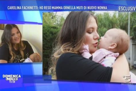 Anche se meno popolare della madre e della sorella naike rivelli, anche lei appartiene al mondo dello spettacolo. Carolina Fachinetti mostra la piccola Giulia: Nonna ...